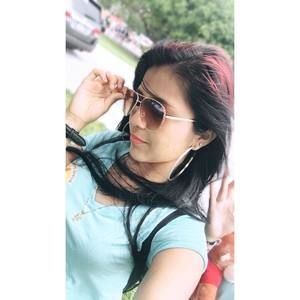 Meet your Posher, Yaneth